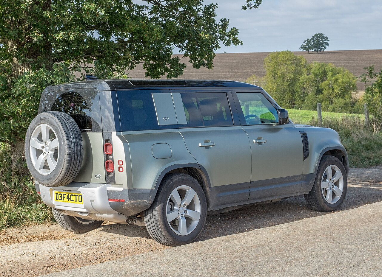 Land Rover Defender 2.0 Automatic 4WD (300 hp)